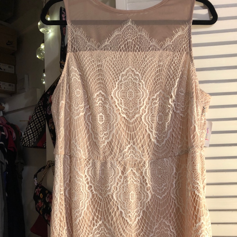 Delicate, lace CHARLOTTE RUSSE dress